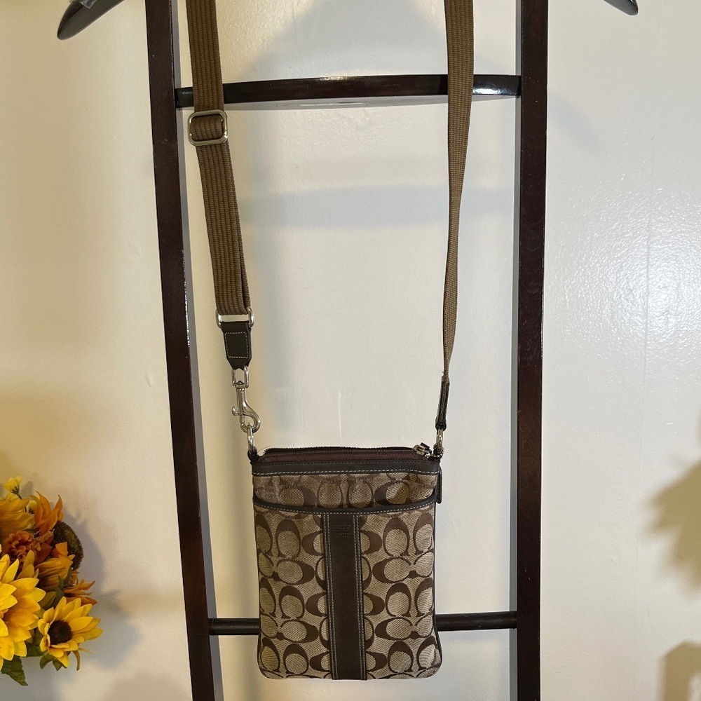 Coach Signature C Swing Pack Crossbody Bag.
See pictures for condition  of bag